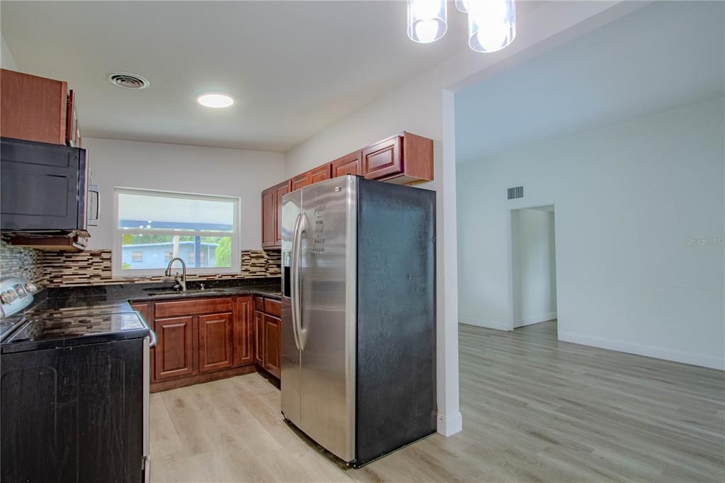 For Sale: $230,000 (3 beds, 1 baths, 960 Square Feet)