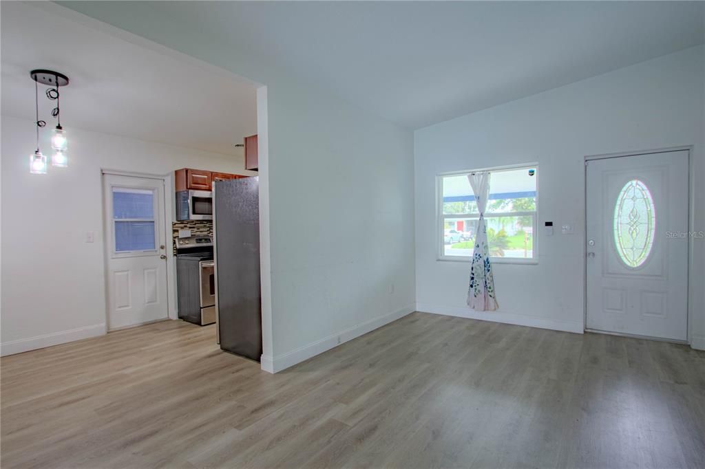 For Sale: $230,000 (3 beds, 1 baths, 960 Square Feet)