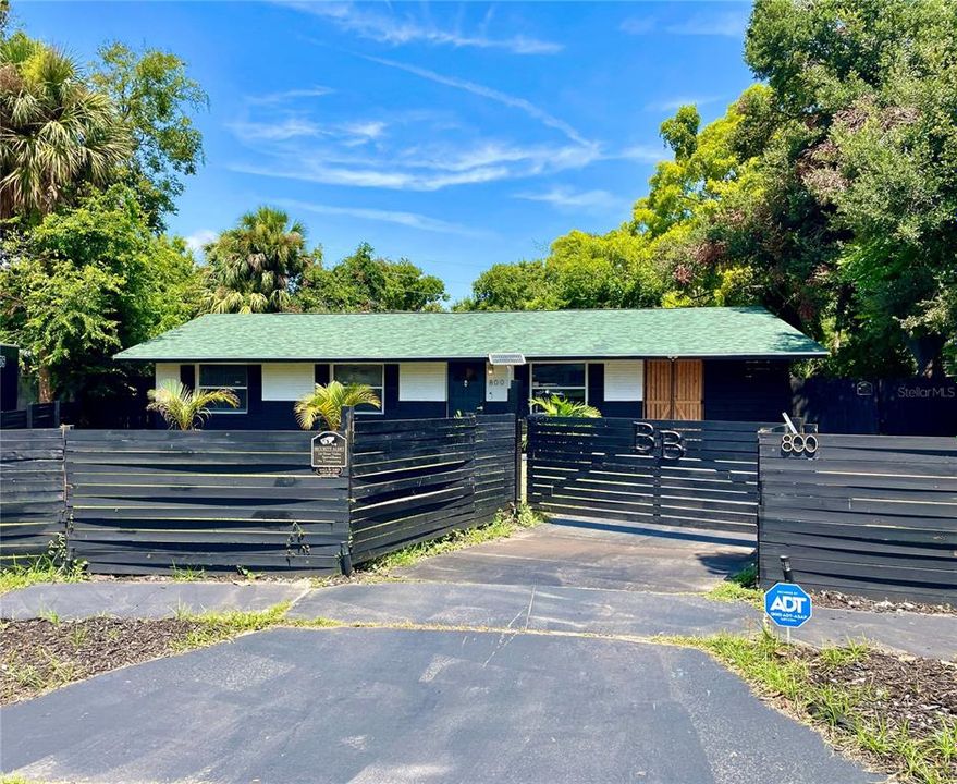 Active With Contract: $230,000 (3 beds, 2 baths, 1085 Square Feet)