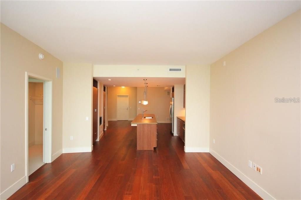 Active With Contract: $3,050 (2 beds, 2 baths, 1644 Square Feet)