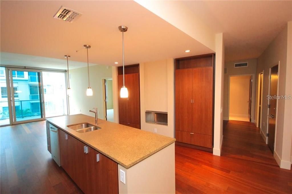 Active With Contract: $3,050 (2 beds, 2 baths, 1644 Square Feet)