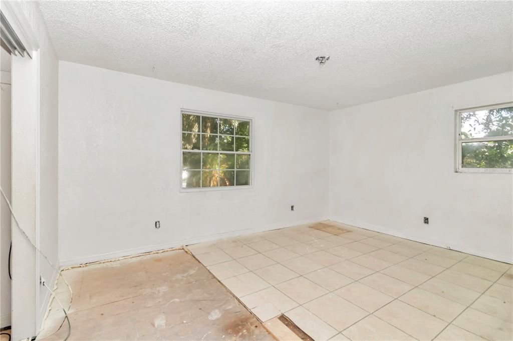 For Sale: $159,000 (3 beds, 2 baths, 1152 Square Feet)