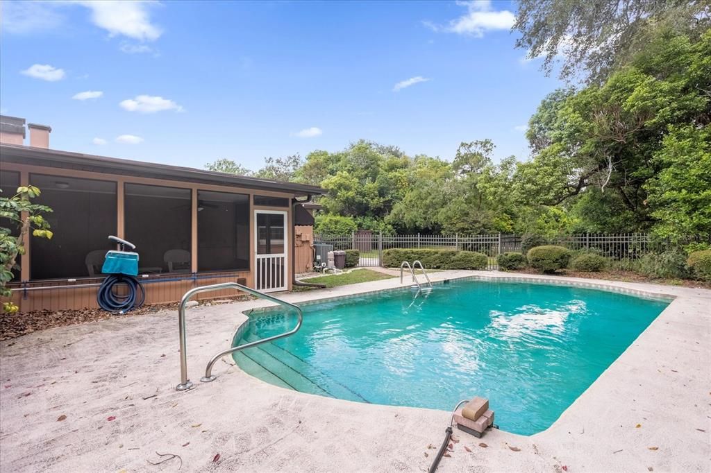 Active With Contract: $600,000 (4 beds, 2 baths, 2145 Square Feet)