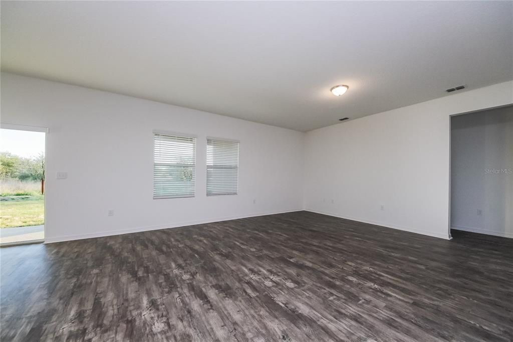 Active With Contract: $2,105 (4 beds, 2 baths, 1992 Square Feet)