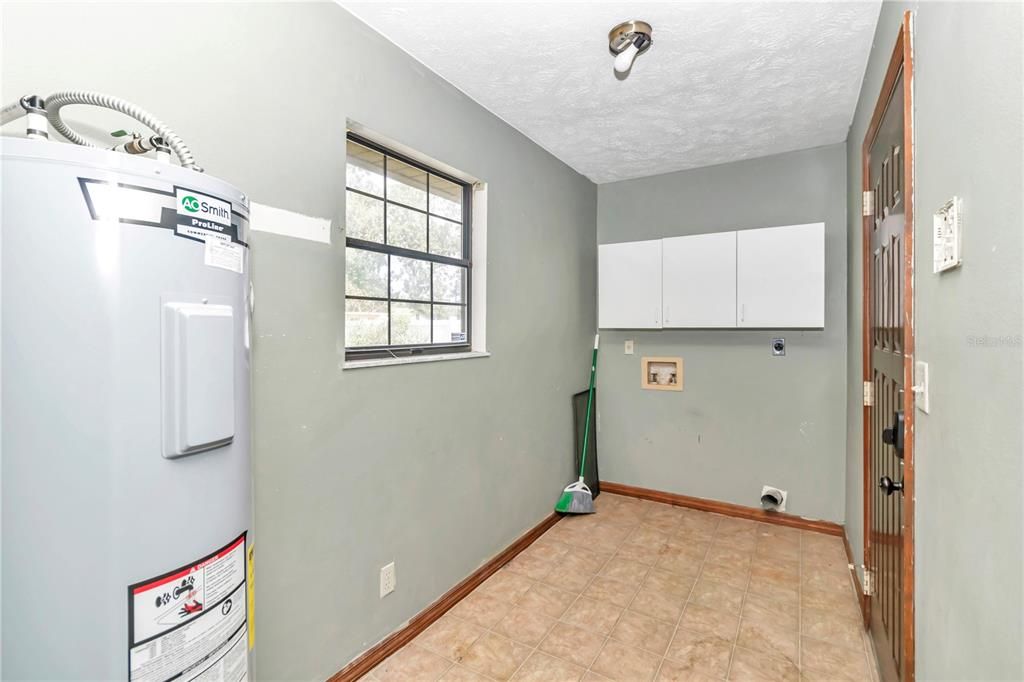 For Sale: $193,000 (2 beds, 2 baths, 980 Square Feet)