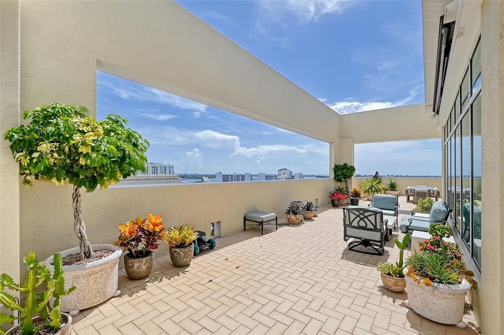 For Sale: $2,950,000 (3 beds, 3 baths, 3219 Square Feet)