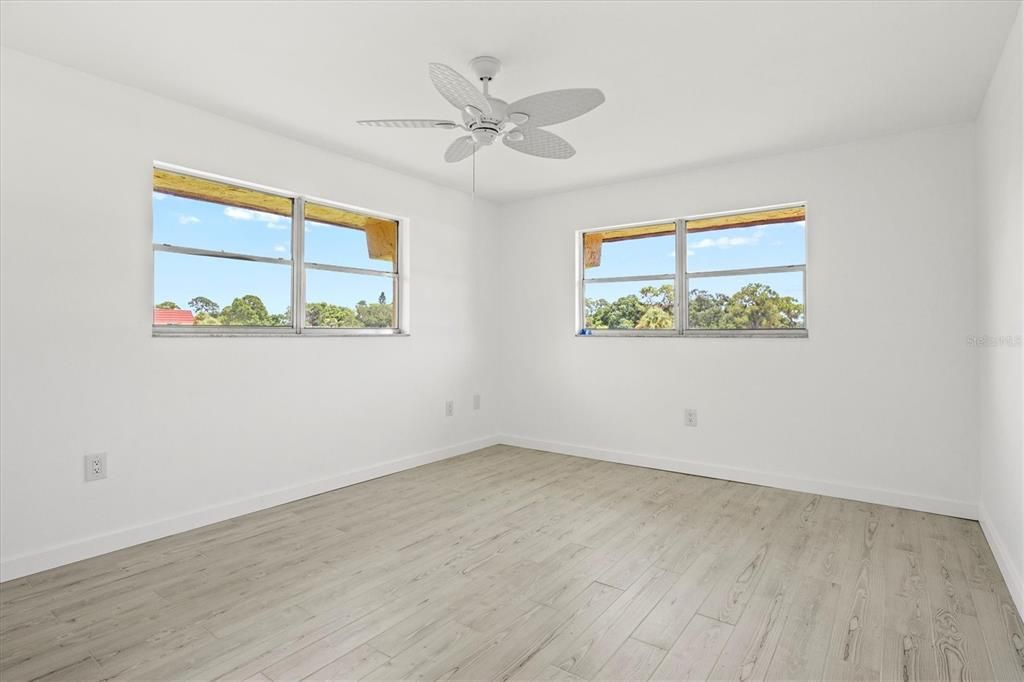 For Sale: $279,000 (2 beds, 2 baths, 1290 Square Feet)