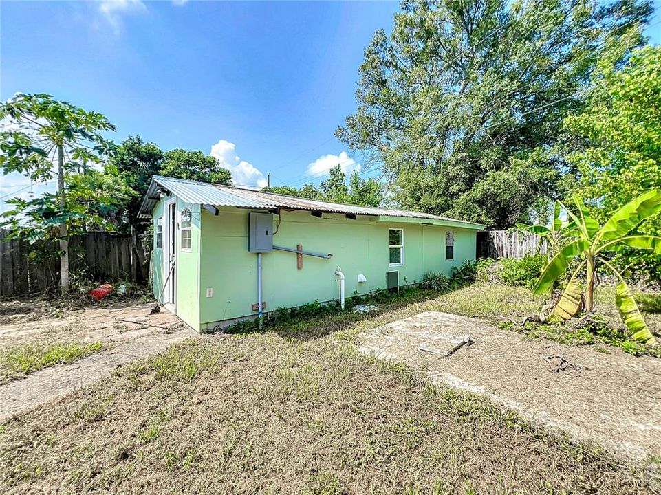 Active With Contract: $215,000 (3 beds, 1 baths, 1210 Square Feet)