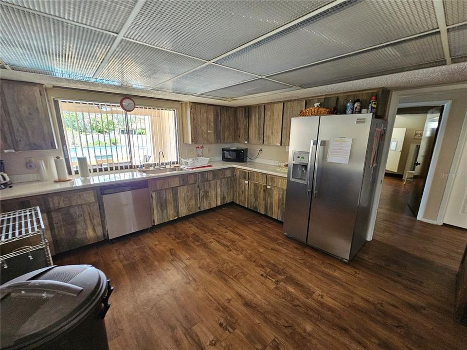 For Sale: $165,000 (2 beds, 2 baths, 1114 Square Feet)