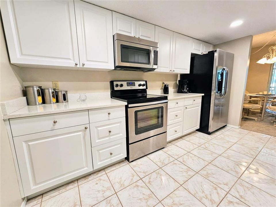 For Sale: $165,000 (2 beds, 2 baths, 1114 Square Feet)