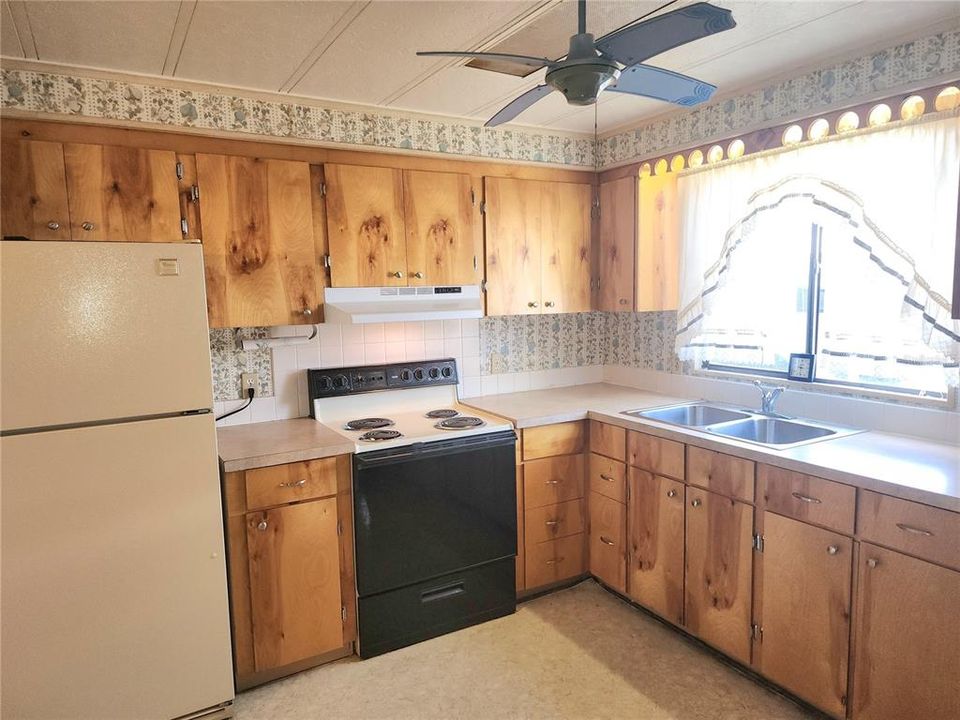 For Sale: $124,000 (2 beds, 2 baths, 936 Square Feet)