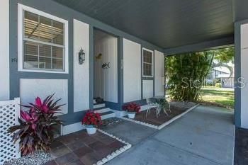 Active With Contract: $1,700 (2 beds, 2 baths, 990 Square Feet)