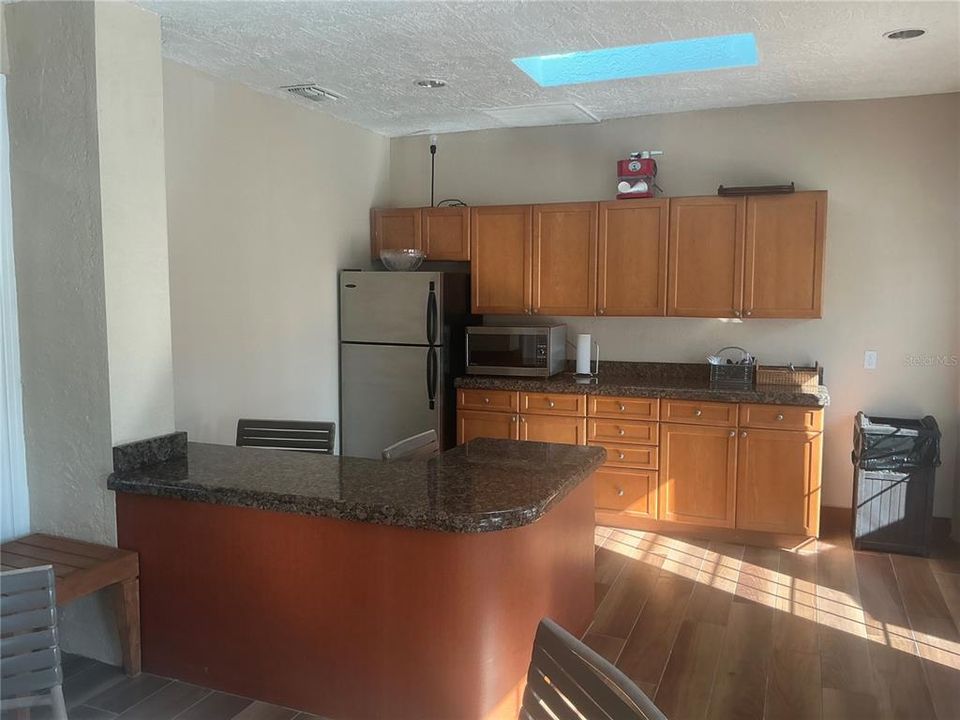 Active With Contract: $2,200 (2 beds, 2 baths, 1060 Square Feet)