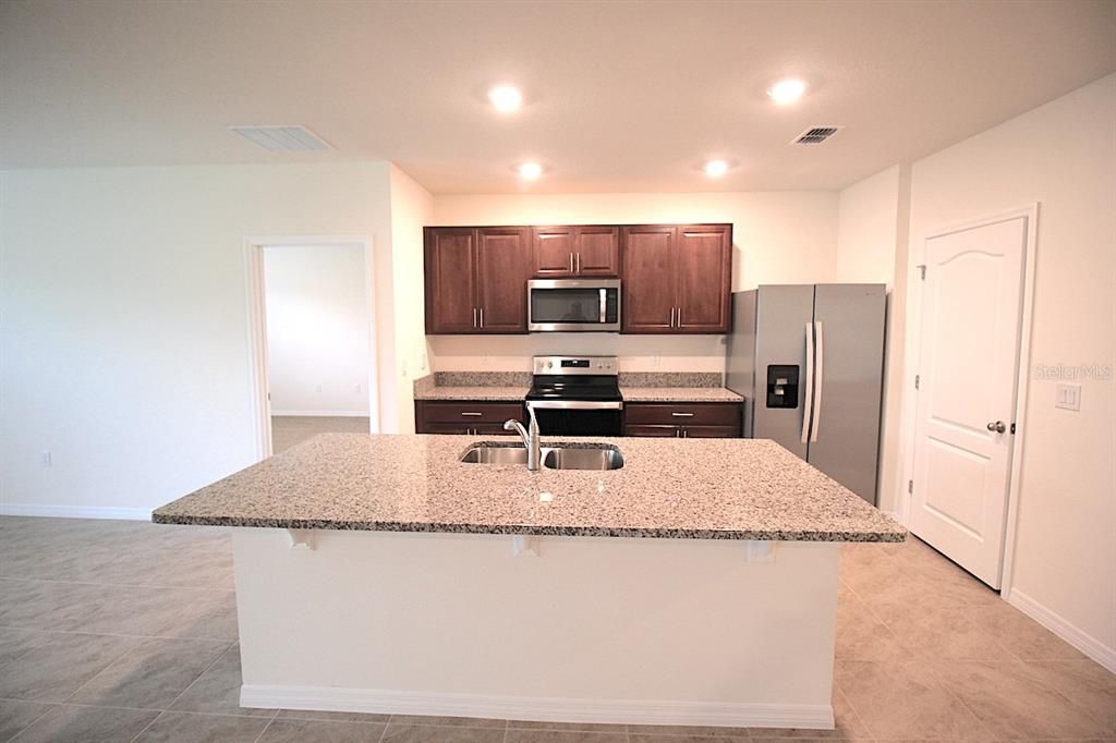 For Rent: $2,205 (3 beds, 2 baths, 1690 Square Feet)