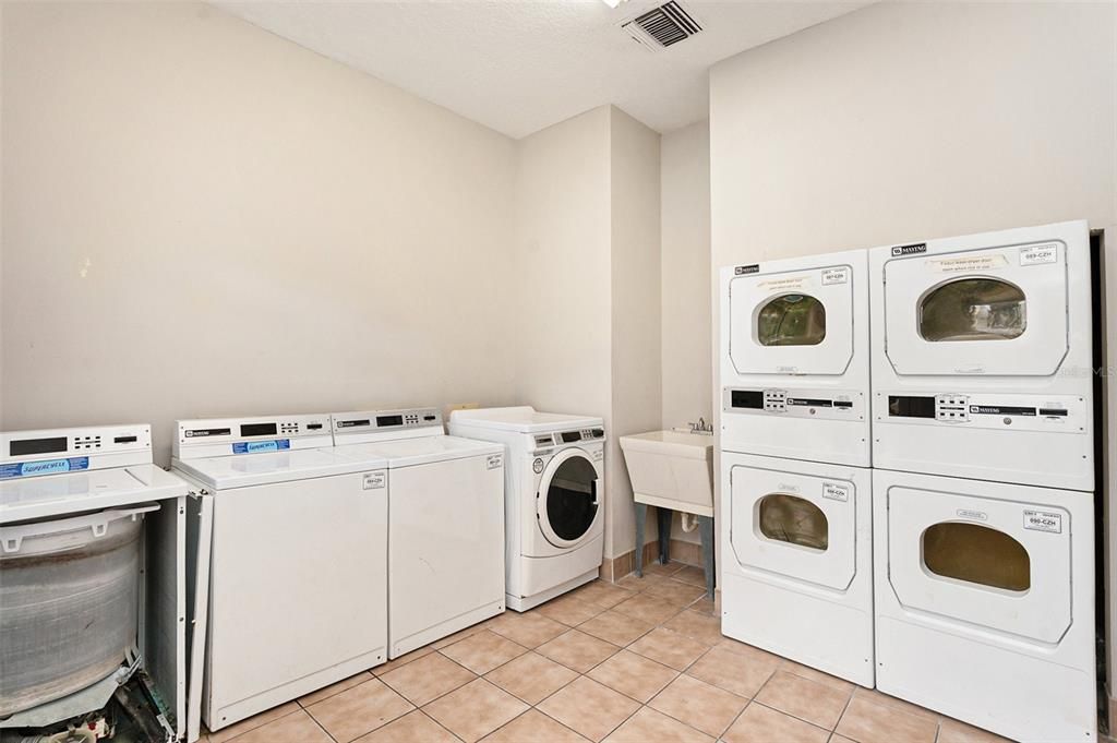 Active With Contract: $182,000 (2 beds, 1 baths, 868 Square Feet)