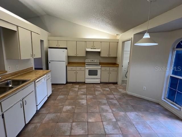 For Rent: $1,600 (3 beds, 2 baths, 1625 Square Feet)