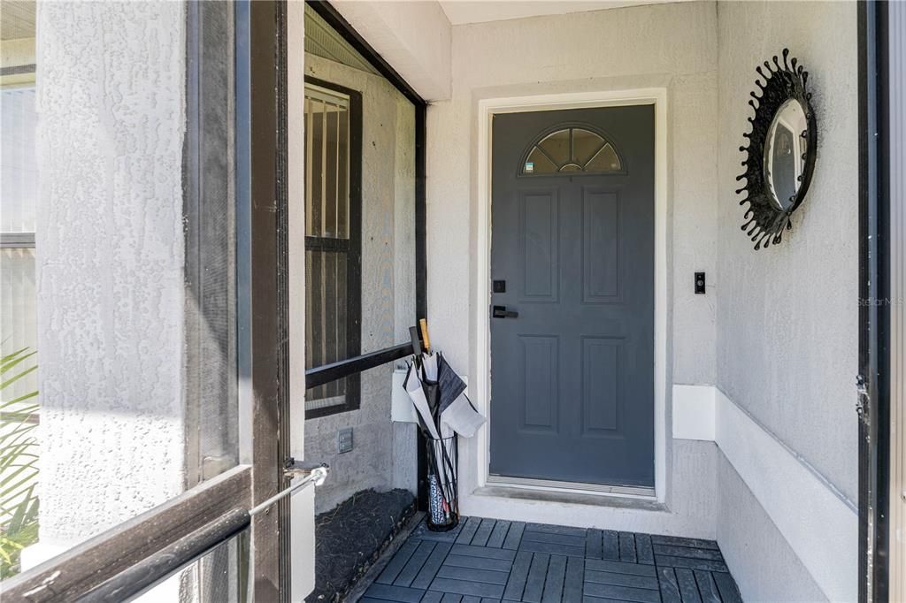 Front Entrance/Lanai.