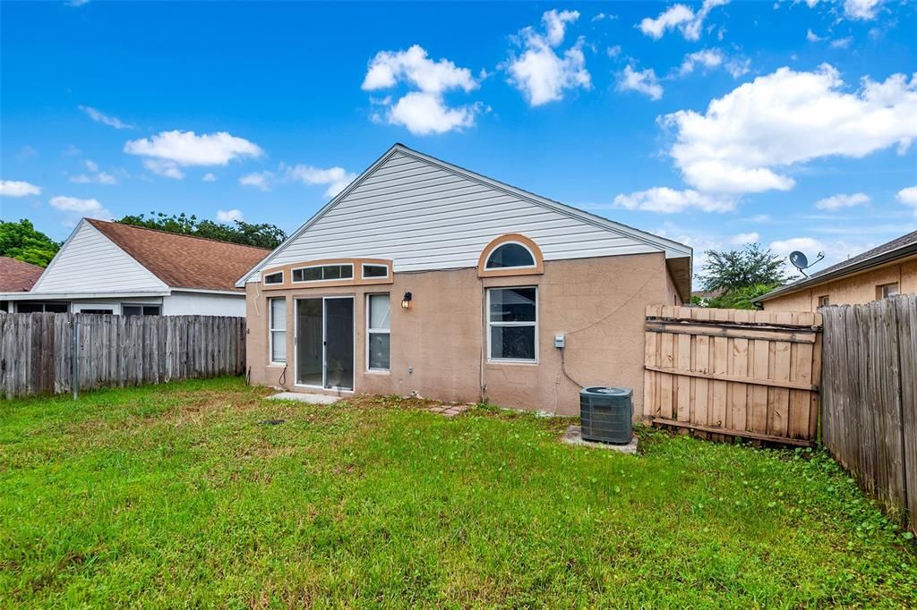 Active With Contract: $305,000 (3 beds, 2 baths, 1334 Square Feet)