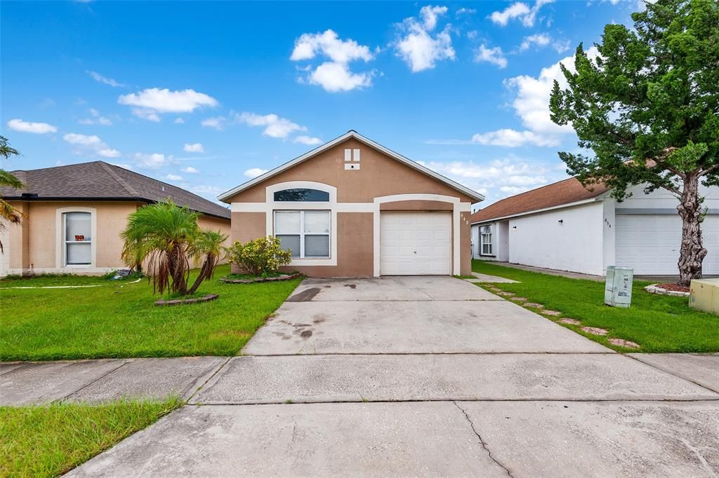 Active With Contract: $305,000 (3 beds, 2 baths, 1334 Square Feet)