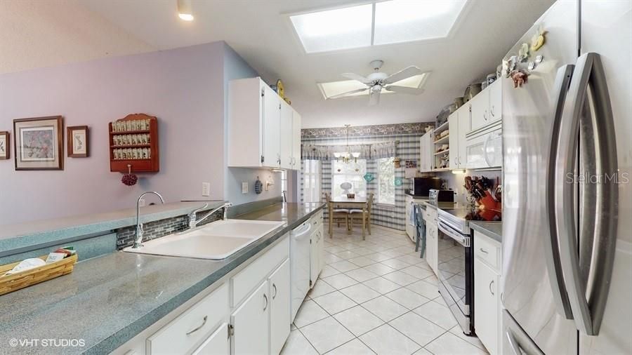 Active With Contract: $251,800 (3 beds, 2 baths, 1933 Square Feet)