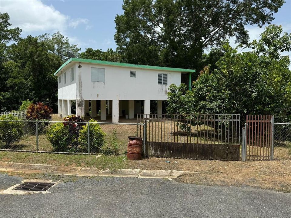 Recently Sold: $175,000 (3 beds, 1 baths, 2152 Square Feet)