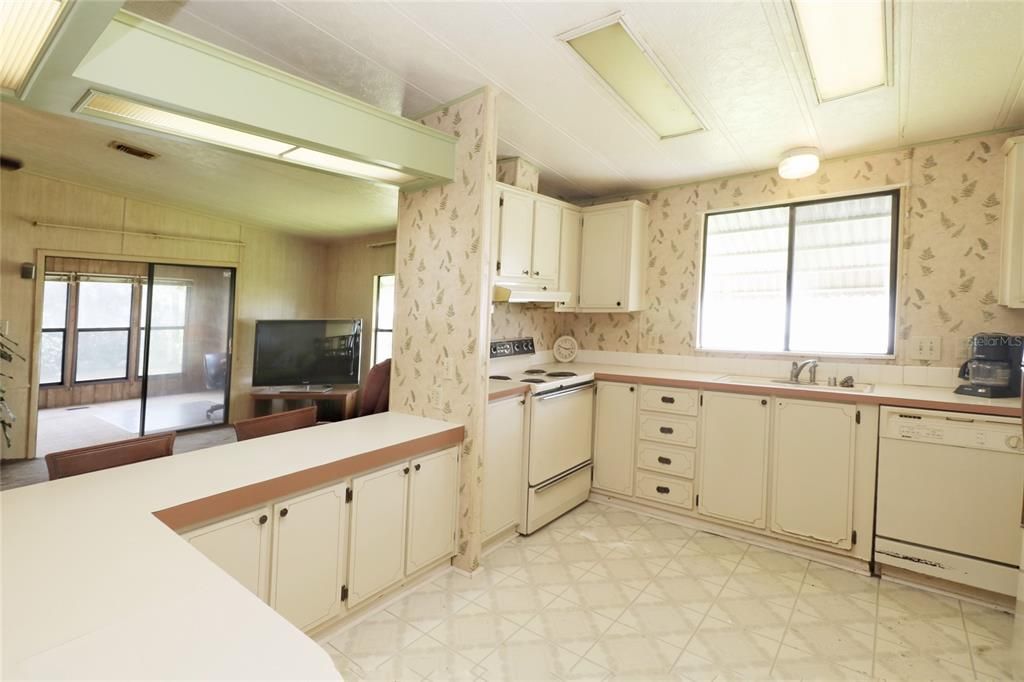 For Sale: $199,000 (2 beds, 2 baths, 1664 Square Feet)