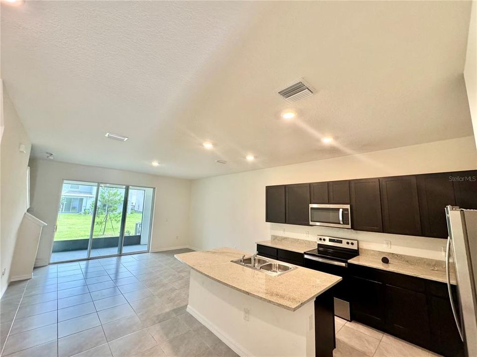 Active With Contract: $2,195 (3 beds, 2 baths, 1673 Square Feet)