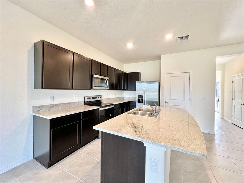 Active With Contract: $2,195 (3 beds, 2 baths, 1673 Square Feet)