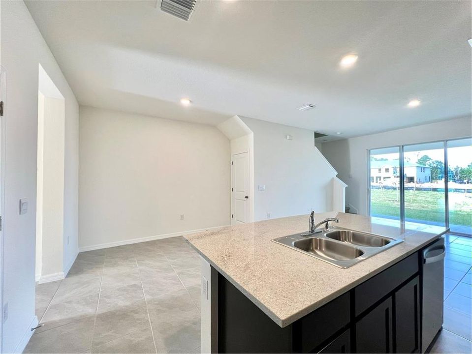 Active With Contract: $2,195 (3 beds, 2 baths, 1673 Square Feet)