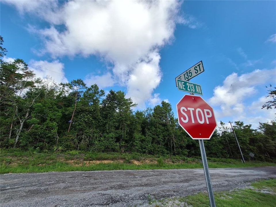 На продажу: $90,000 (0.87 acres)