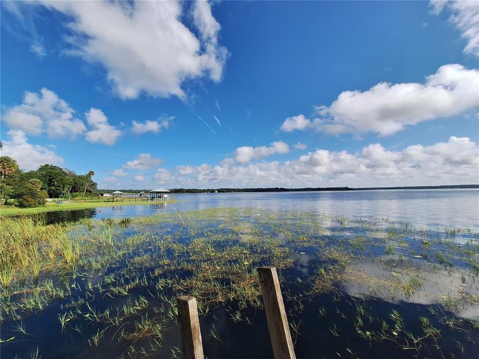 На продажу: $90,000 (0.87 acres)