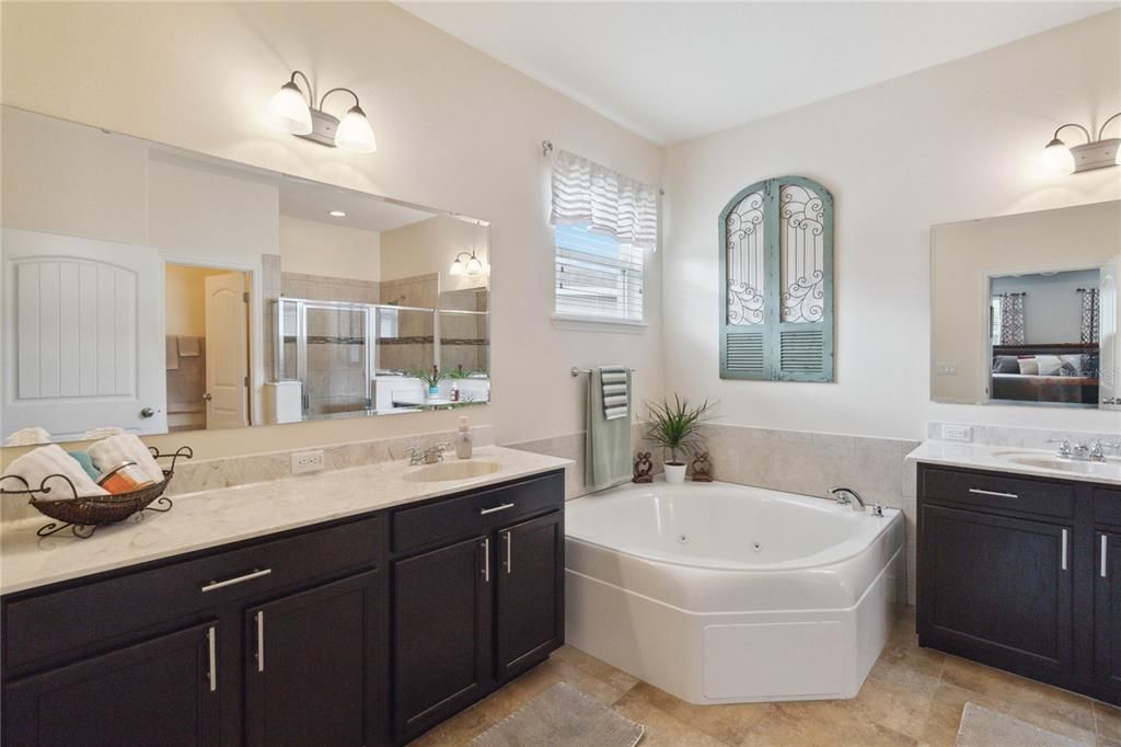 Active With Contract: $550,000 (4 beds, 2 baths, 2465 Square Feet)