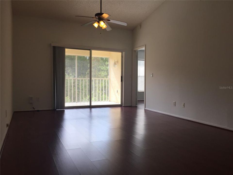 Active With Contract: $1,549 (2 beds, 2 baths, 1013 Square Feet)