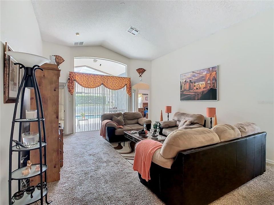 For Sale: $405,000 (4 beds, 3 baths, 1750 Square Feet)