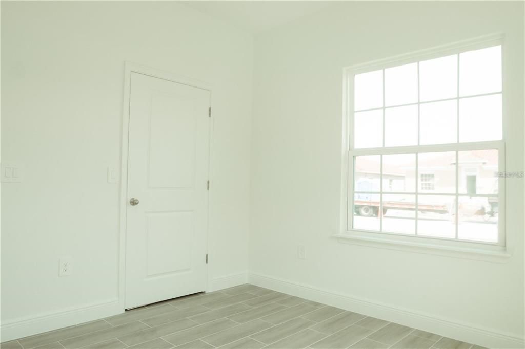 For Sale: $215,000 (2 beds, 2 baths, 1055 Square Feet)