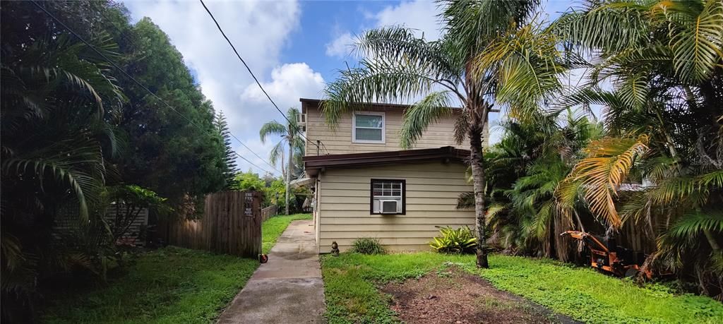 Active With Contract: $340,000 (3 beds, 2 baths, 1648 Square Feet)