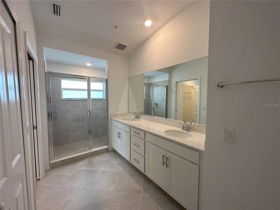 For Rent: $2,295 (2 beds, 2 baths, 1366 Square Feet)