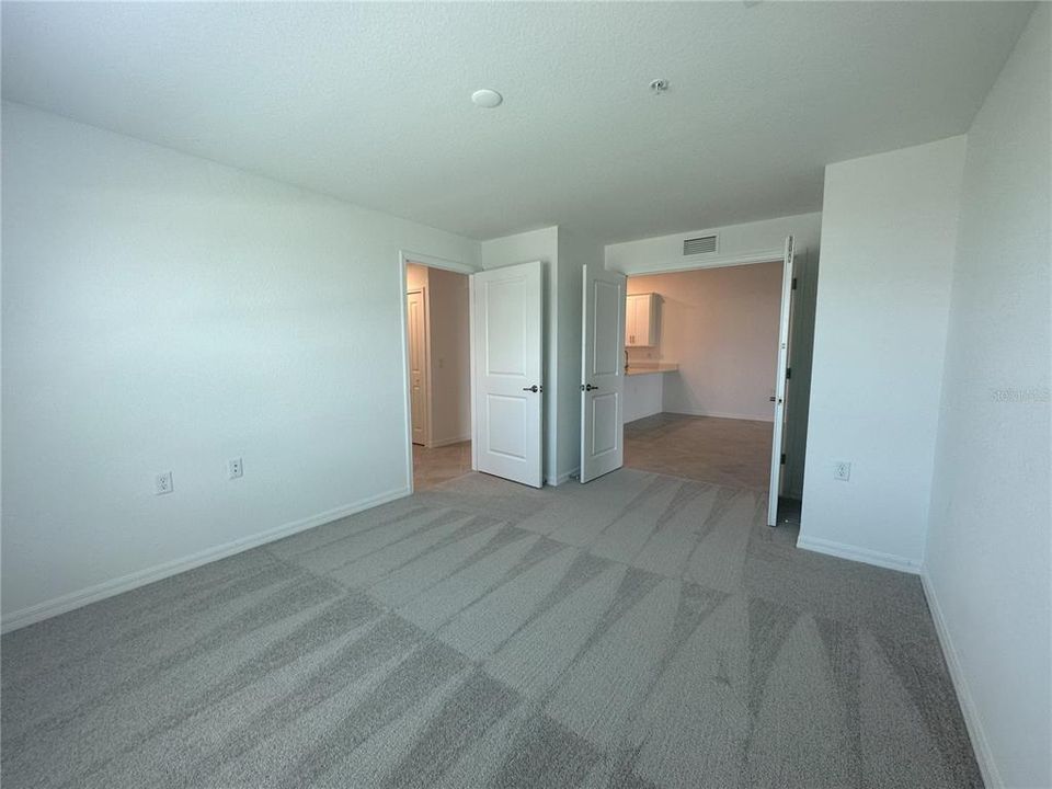 For Rent: $2,295 (2 beds, 2 baths, 1366 Square Feet)