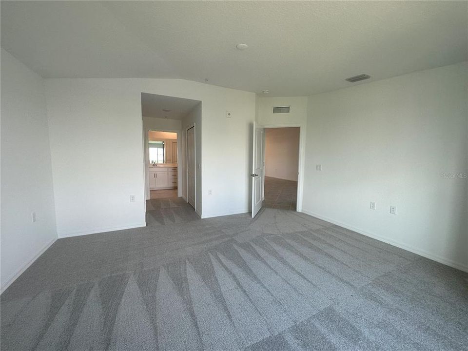 For Rent: $2,295 (2 beds, 2 baths, 1366 Square Feet)