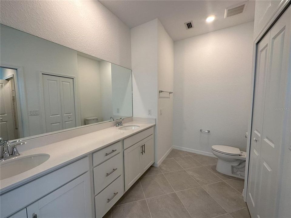 For Rent: $2,295 (2 beds, 2 baths, 1366 Square Feet)