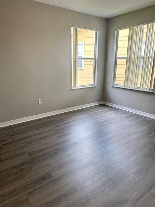 For Rent: $1,900 (3 beds, 2 baths, 1381 Square Feet)