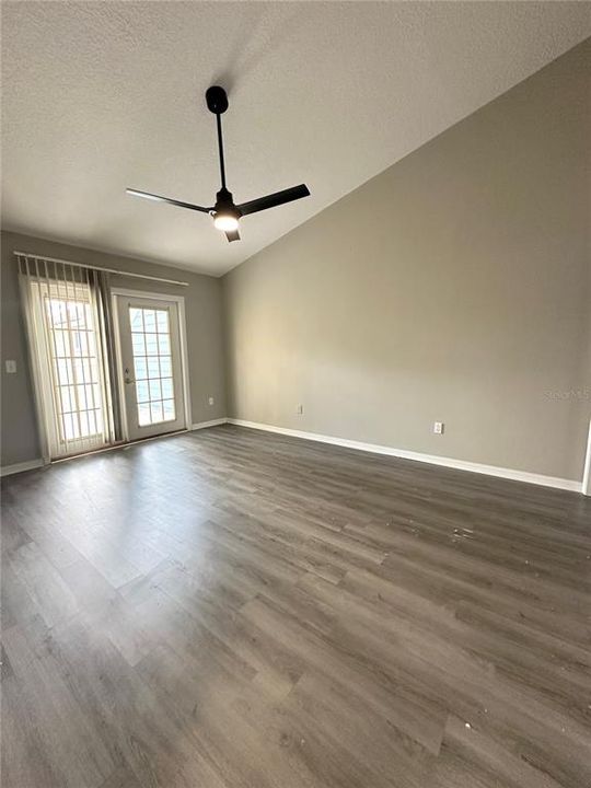 For Rent: $1,900 (3 beds, 2 baths, 1381 Square Feet)