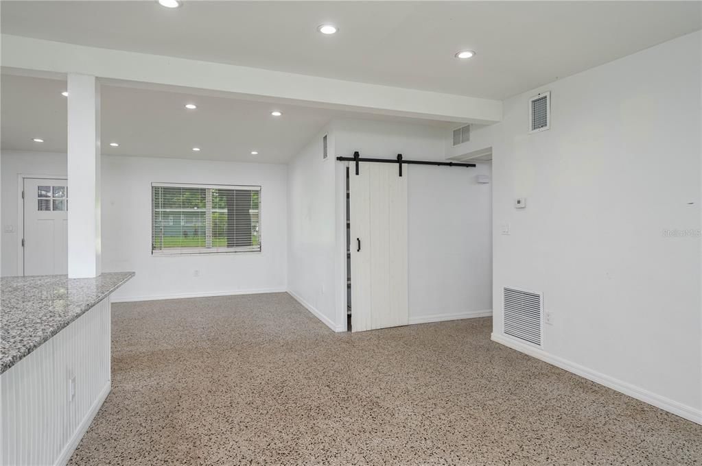 Active With Contract: $265,000 (3 beds, 2 baths, 1204 Square Feet)