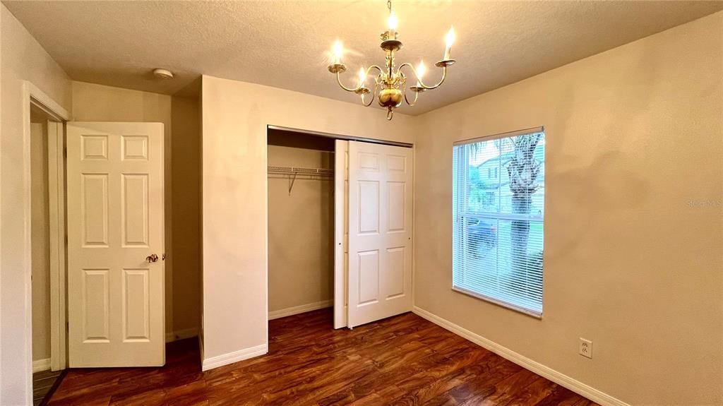 For Rent: $2,100 (4 beds, 2 baths, 1940 Square Feet)