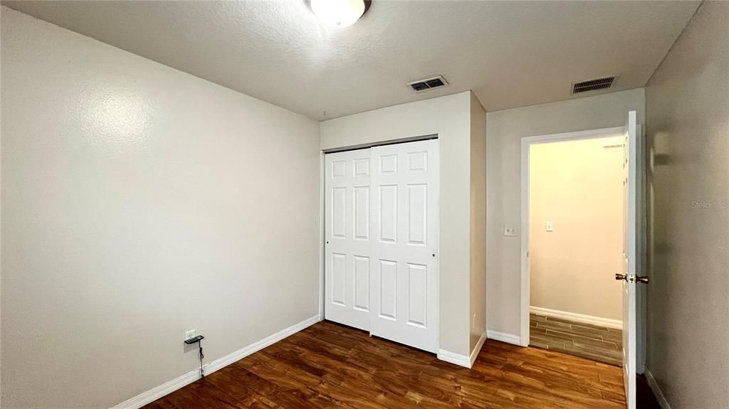 For Rent: $2,100 (4 beds, 2 baths, 1940 Square Feet)