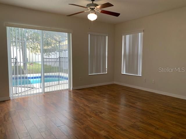 For Rent: $2,100 (4 beds, 2 baths, 1940 Square Feet)