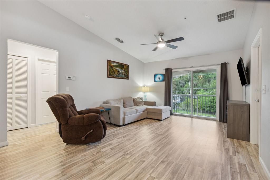 For Sale: $259,000 (3 beds, 2 baths, 1473 Square Feet)