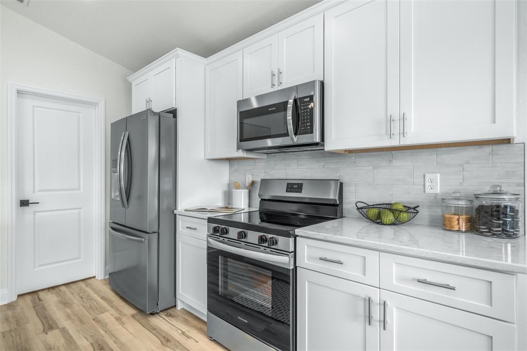 Active With Contract: $339,900 (3 beds, 2 baths, 1733 Square Feet)