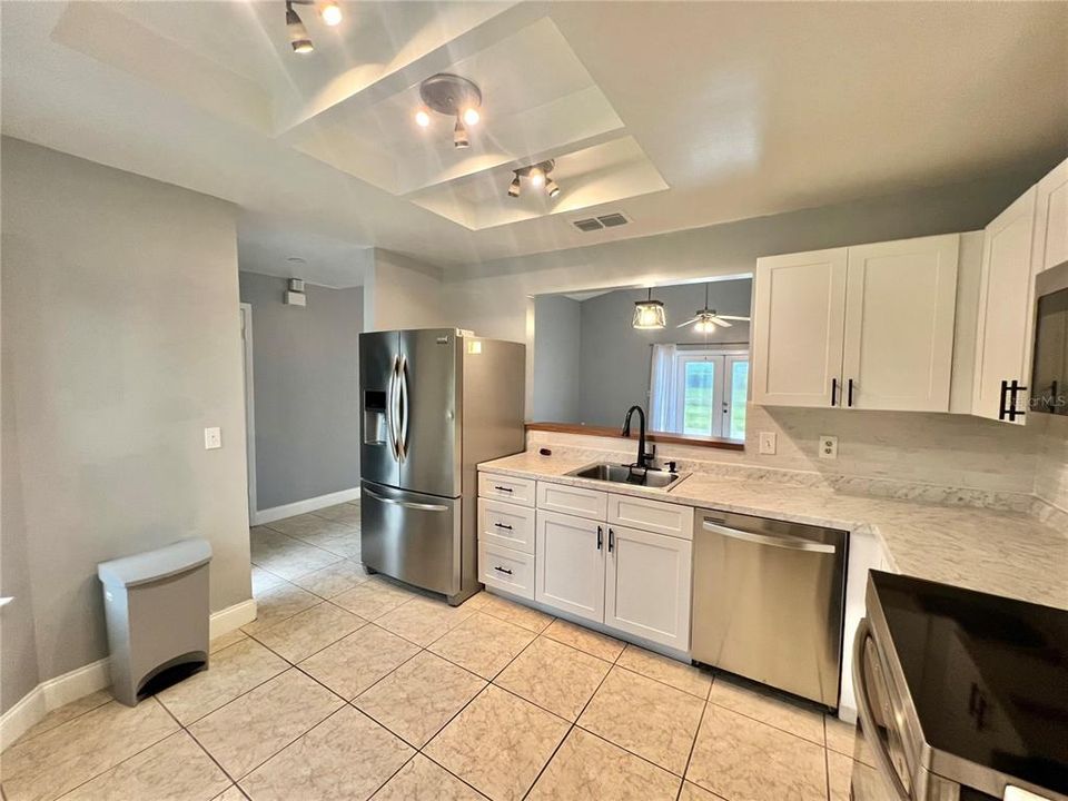 Active With Contract: $2,300 (2 beds, 1 baths, 1151 Square Feet)