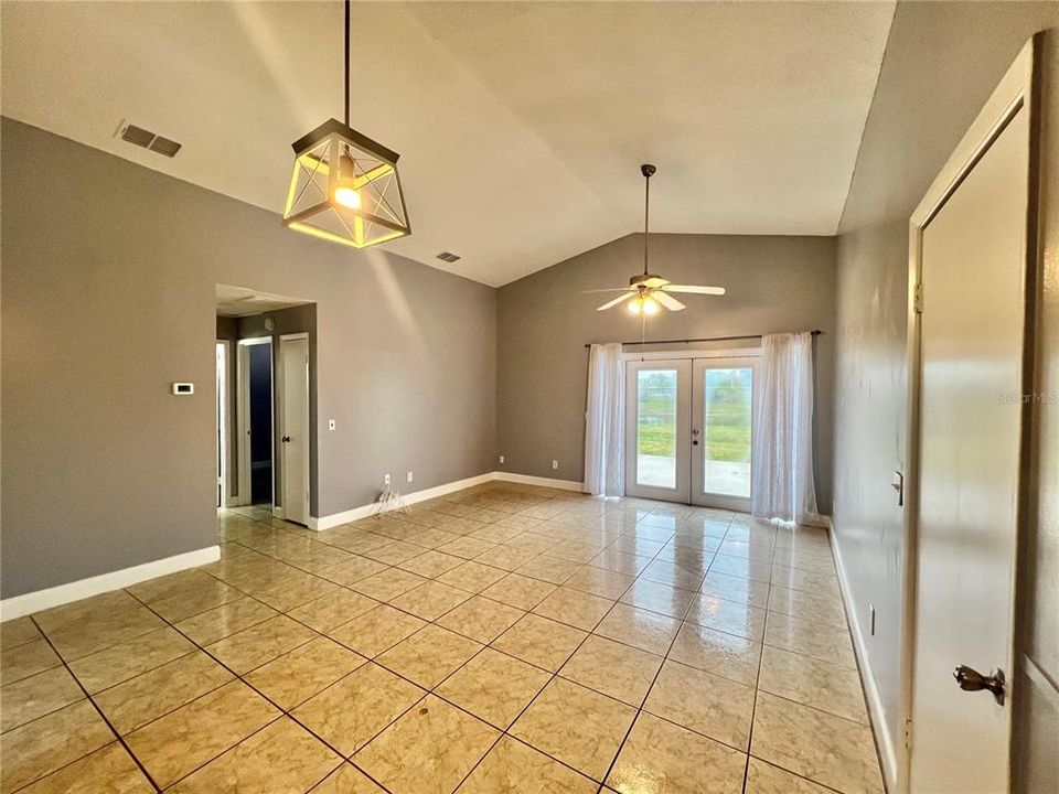 Active With Contract: $2,300 (2 beds, 1 baths, 1151 Square Feet)